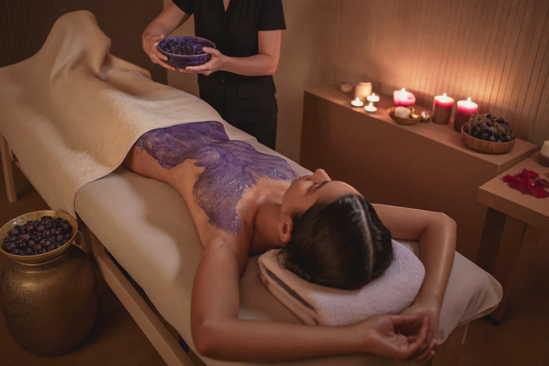 Soin du corps au raisin dans un wine spa, gommage aux pépins